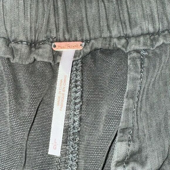 NWT women’s FREE PEOPLE BOHO moss green Margate Pleated Trouser SIZE large - Picture 7 of 8